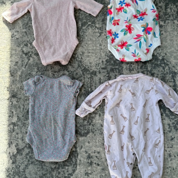 Bundle Baby Girl 0-3M Sleeper & Onesies - Picture 6 of 6